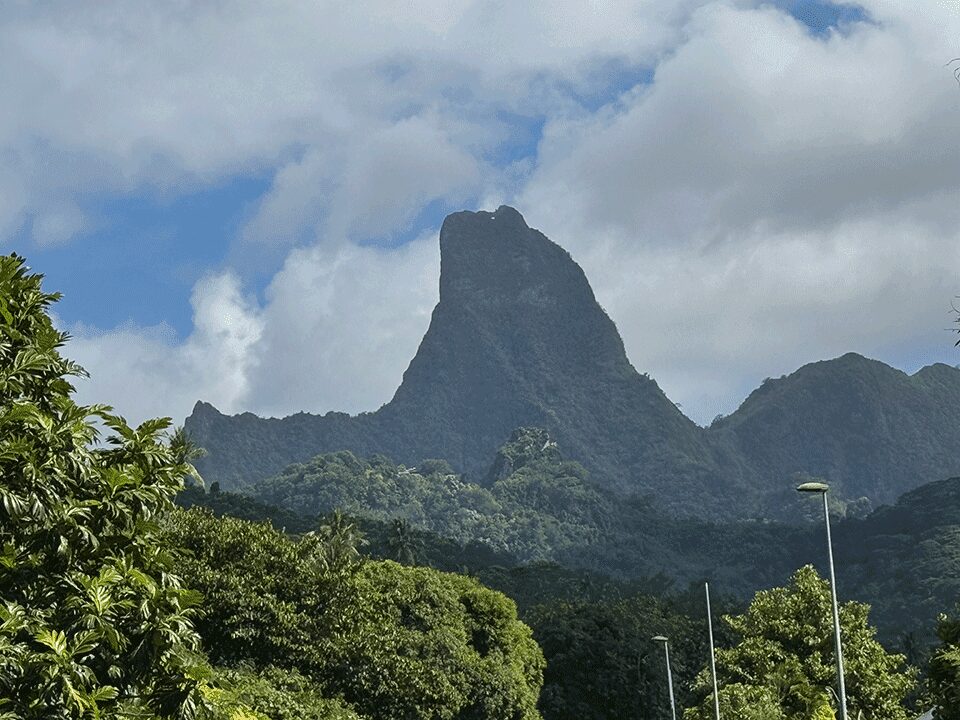 モウアロア山